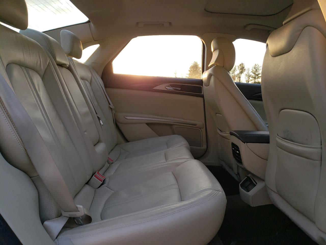 2015 Lincoln MKZ - Image 10