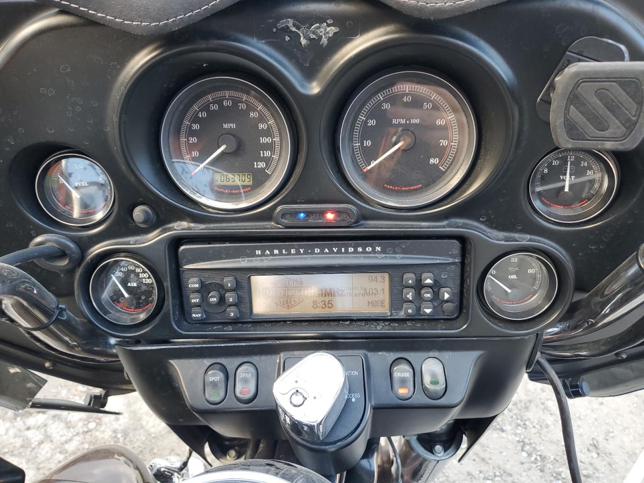 2011 Harley-Davidson Flhtcu VIN: 1HD1FC413BB653077 Lot: 83569164