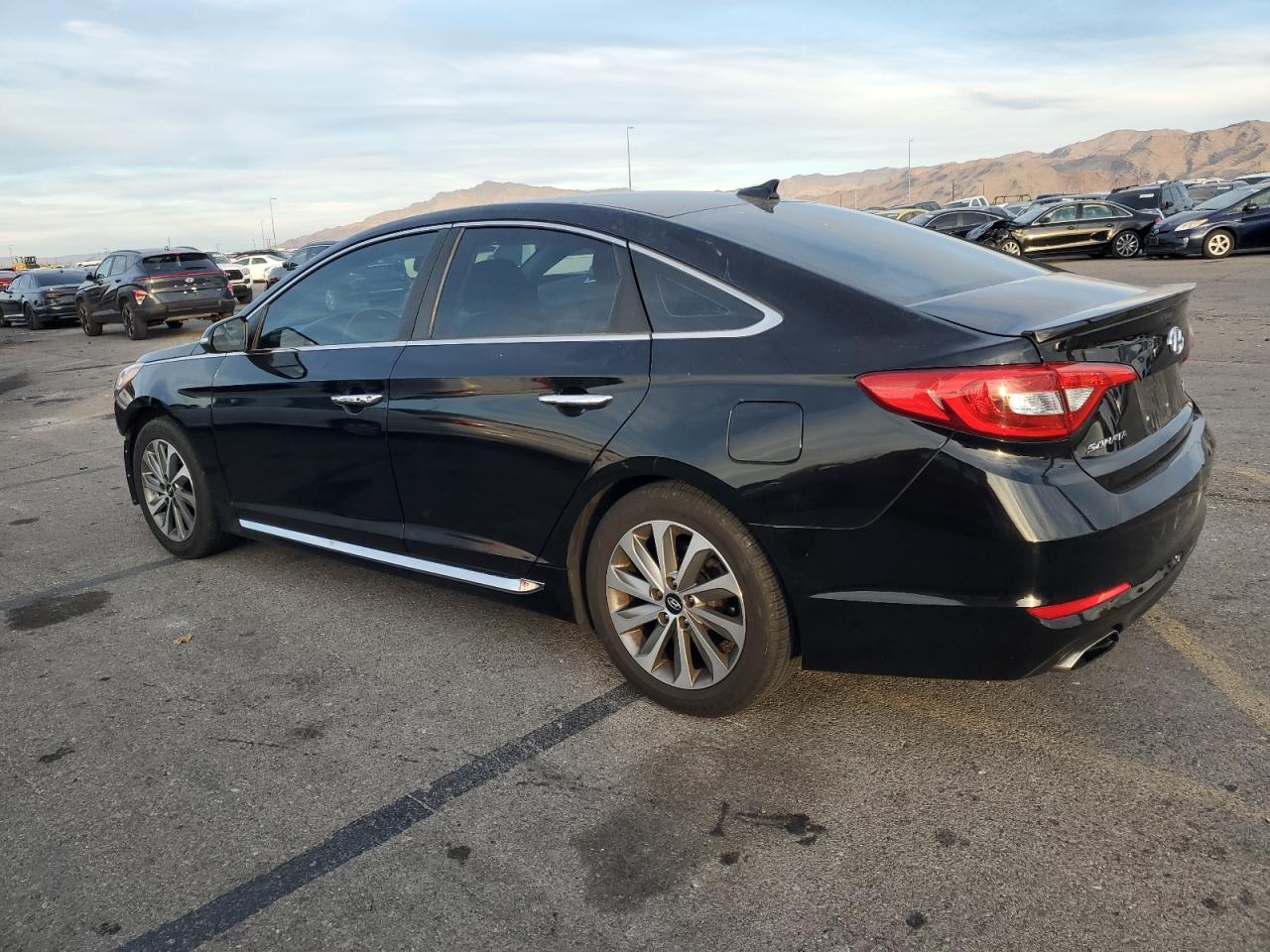 VIN 5NPE34AF8GH382587 2016 HYUNDAI SONATA no.2