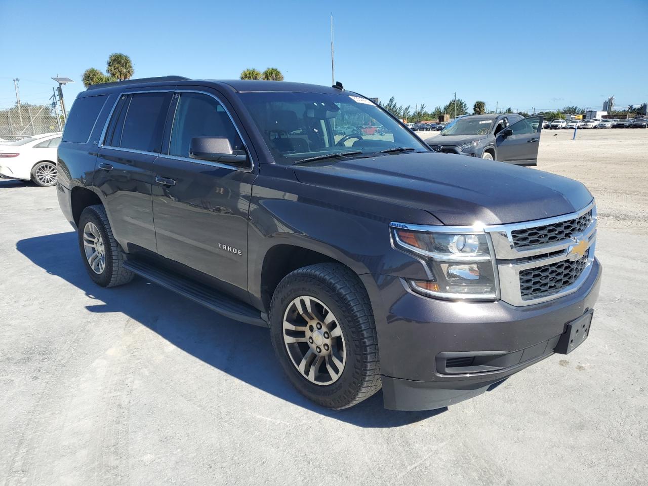 VIN 1GNSKAKC8FR119426 2015 CHEVROLET TAHOE no.4