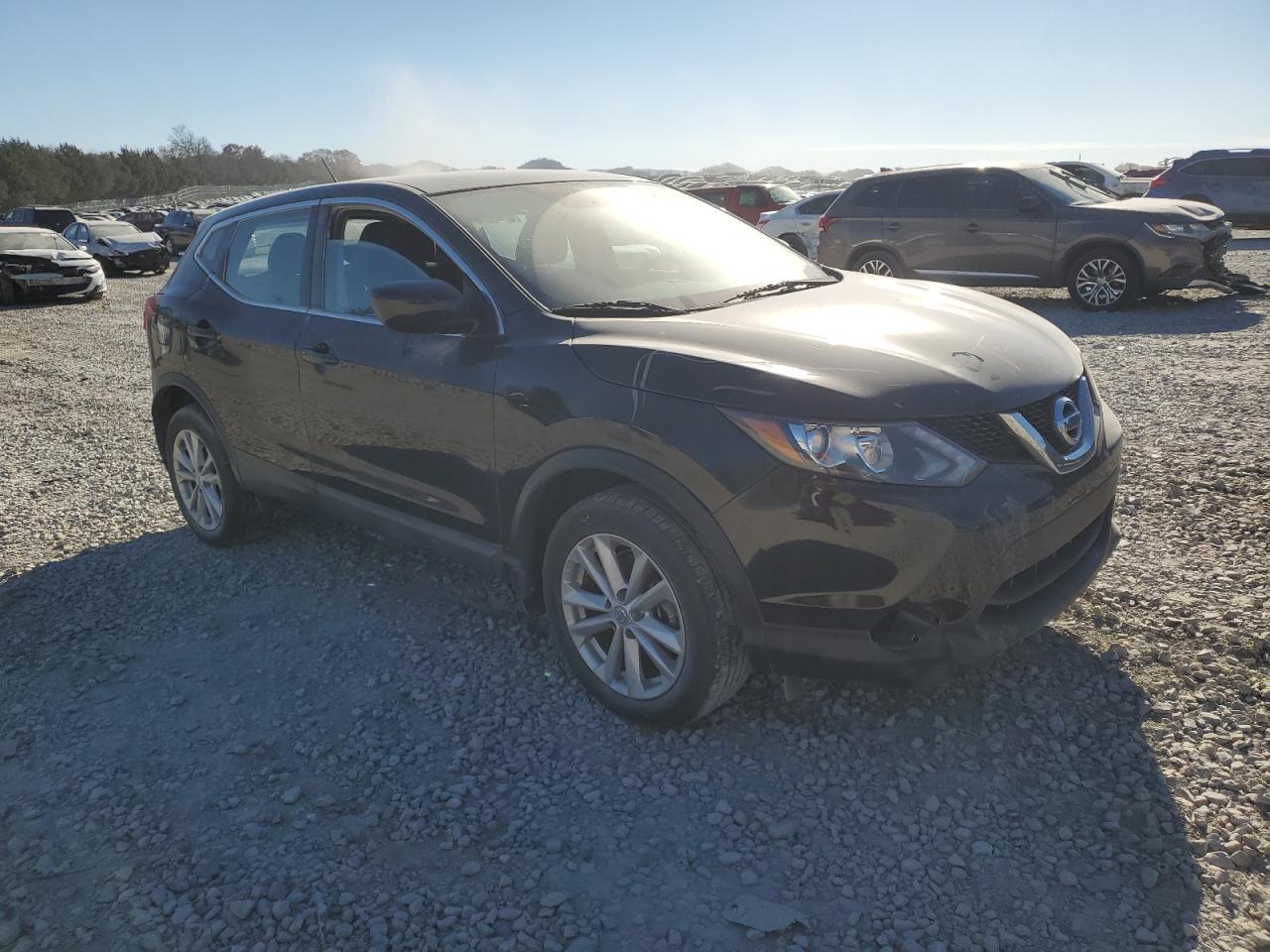 2017 Nissan Rogue - Image 4