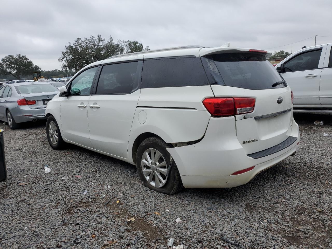 KNDMB5C19F6066467 2015 KIA SEDONA - Image 2