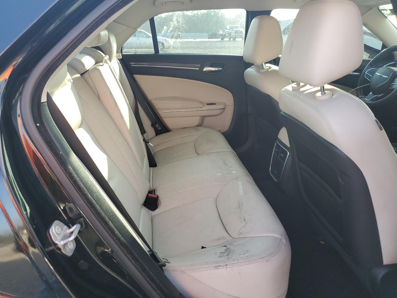 2021 Chrysler 300 - Image 10