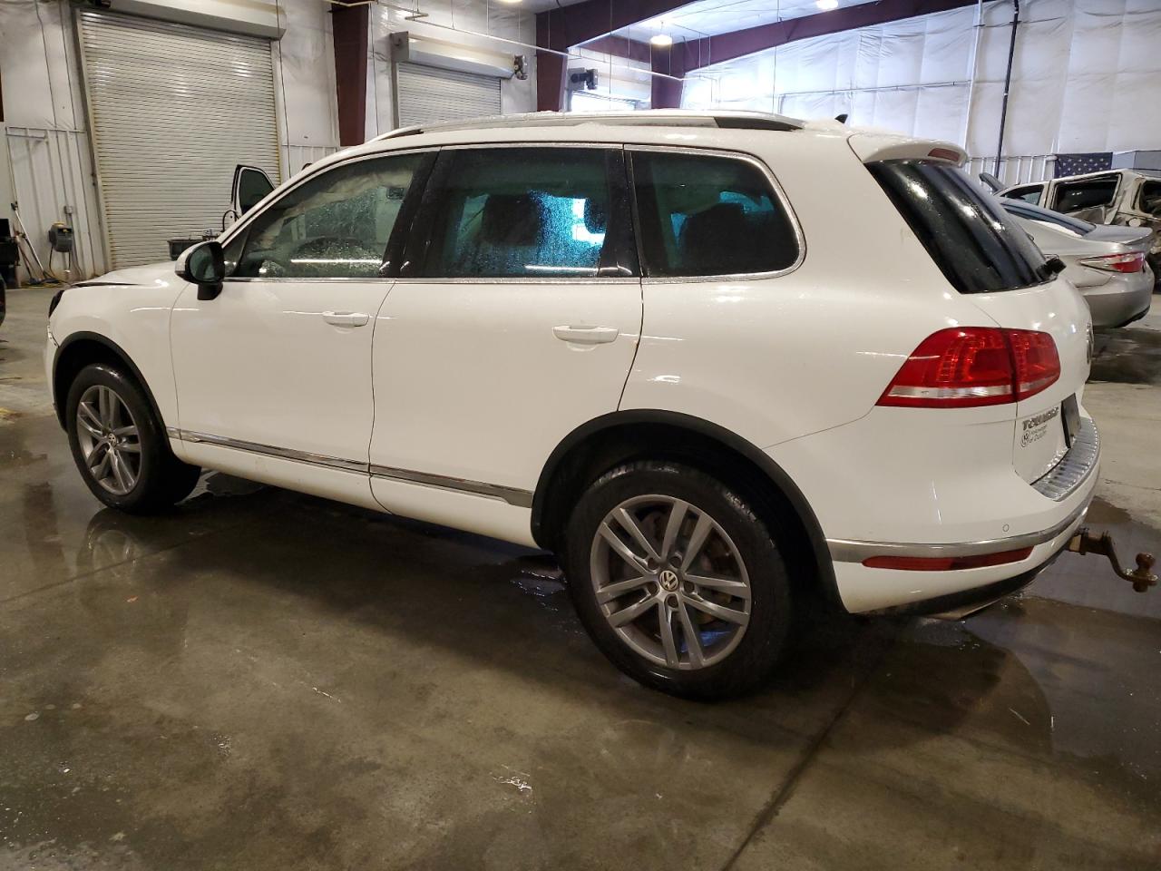 VIN WVGEF9BP1GD001157 2016 VOLKSWAGEN TOUAREG no.2