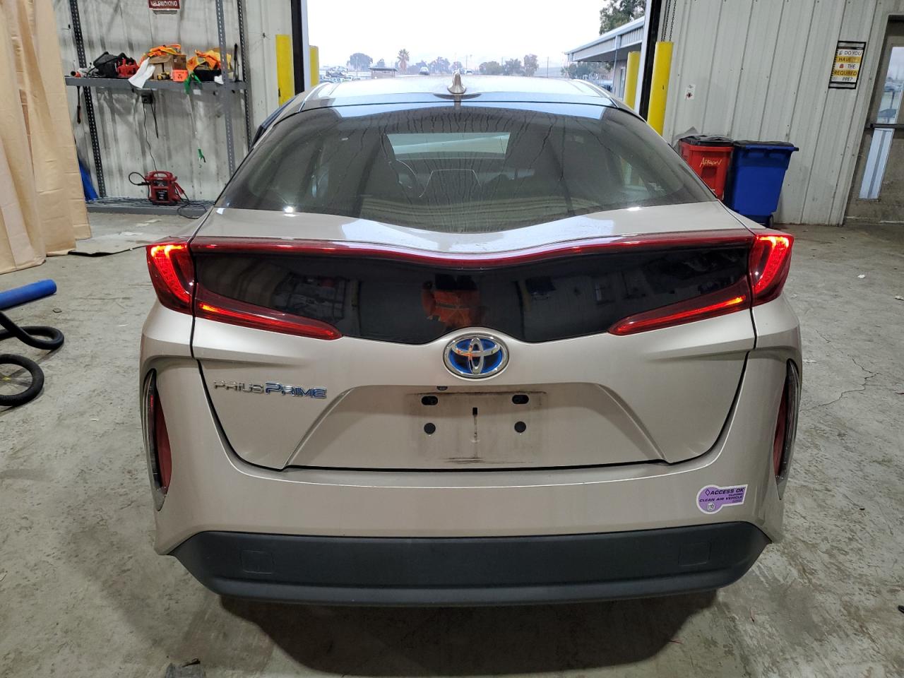 2017 Toyota Prius - Image 6