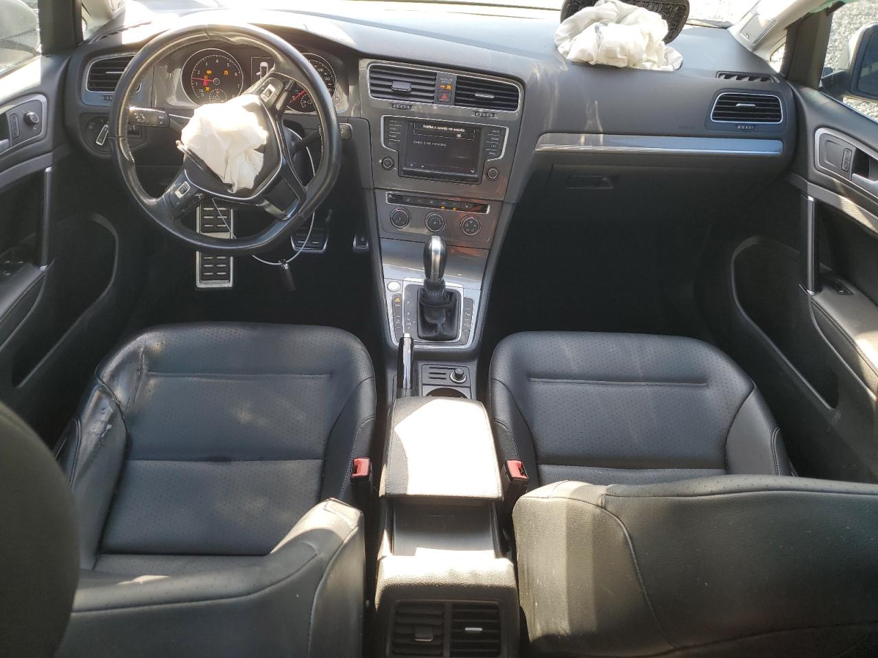 2017 Volkswagen Golf - Image 8