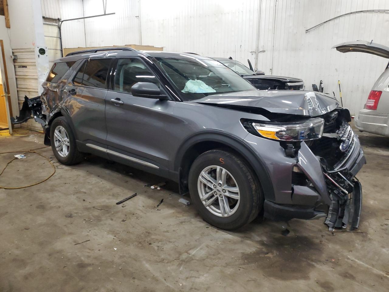 2022 Ford Explorer - Image 4