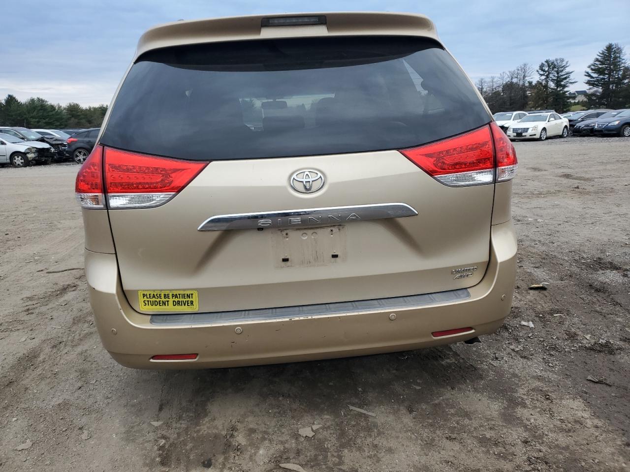 2011 Toyota Sienna - Image 6