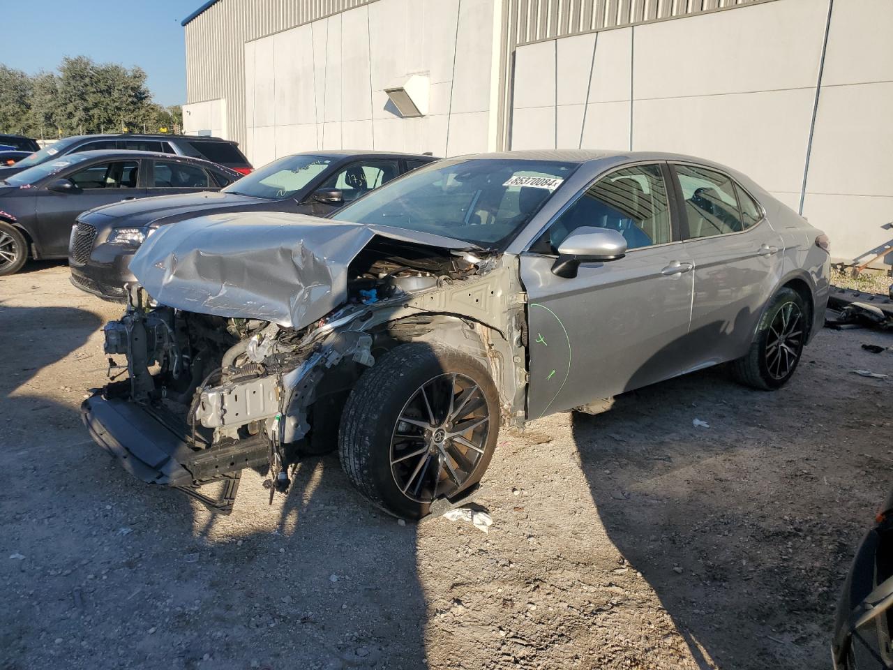 4T1G11AKXMU516040 2021 TOYOTA CAMRY - Image 1
