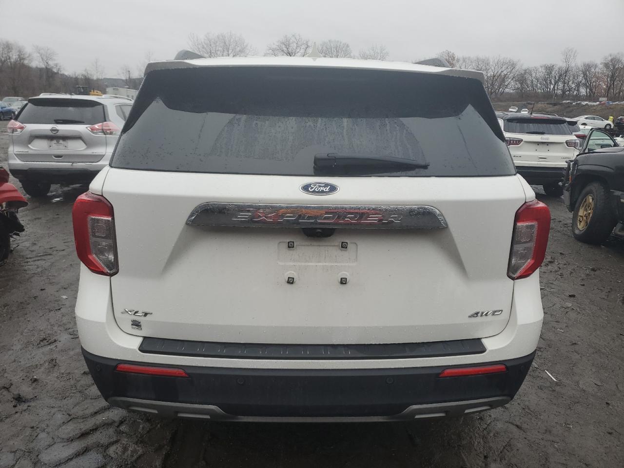 2023 Ford Explorer - Image 6
