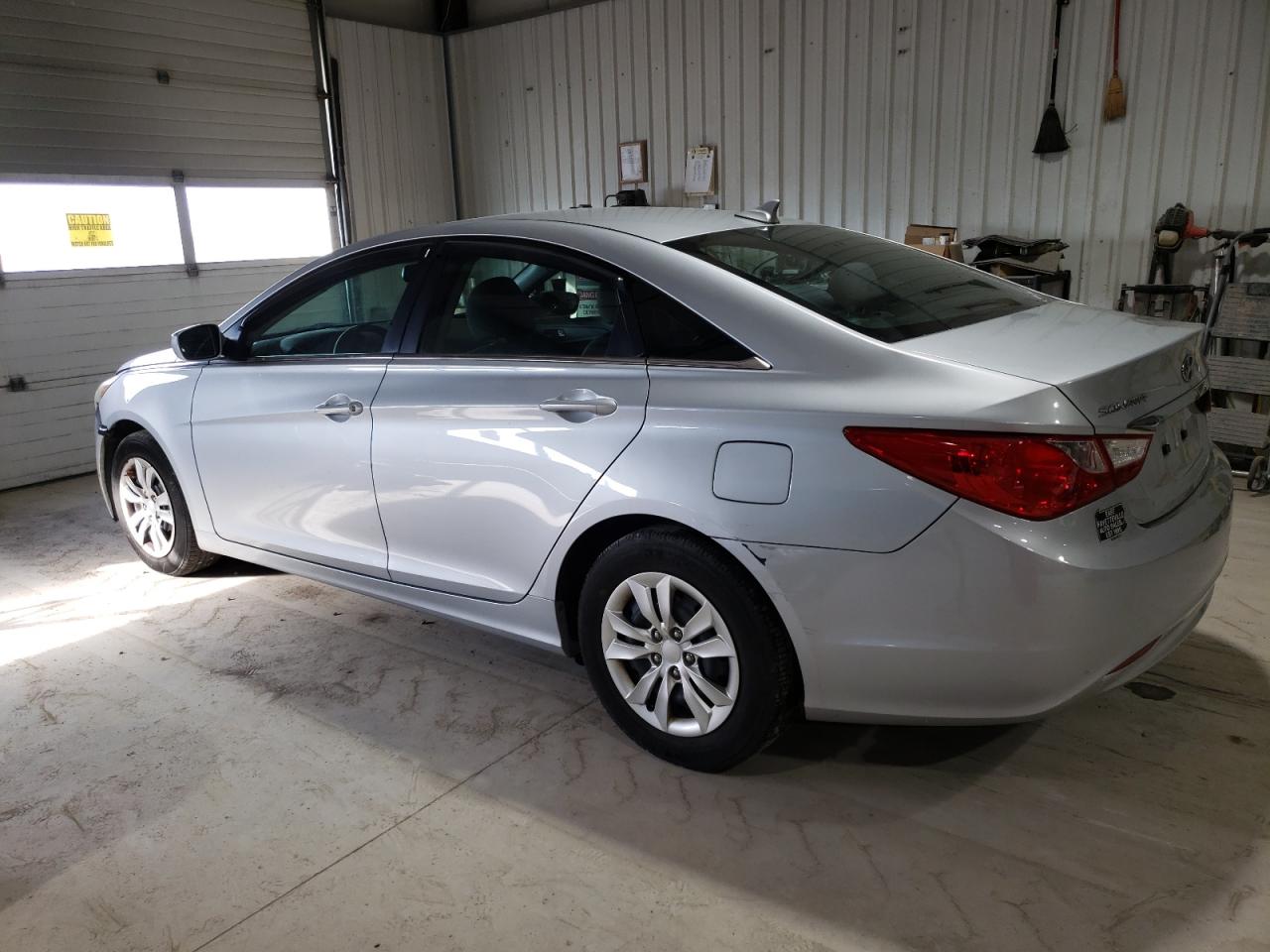 2011 Hyundai Sonata - Image 2