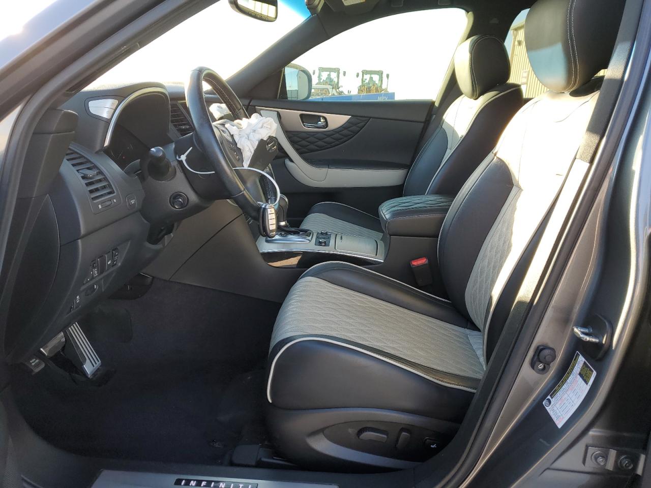 2017 Infiniti QX70 - Image 7