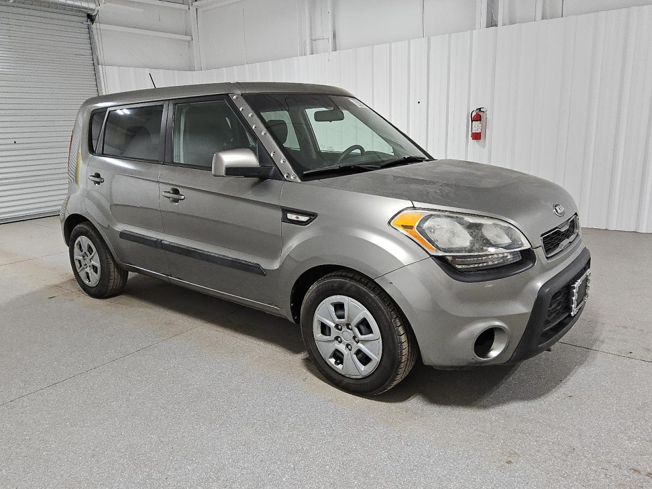 VIN KNDJT2A51D7585640 2013 KIA SOUL no.4