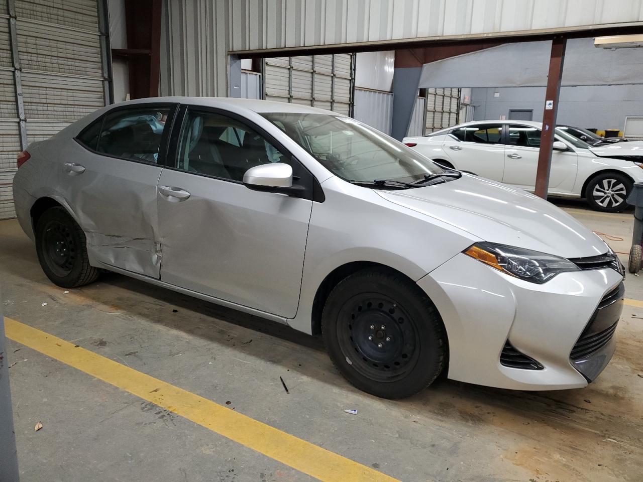 VIN 2T1BURHE6JC985025 2018 TOYOTA COROLLA no.4