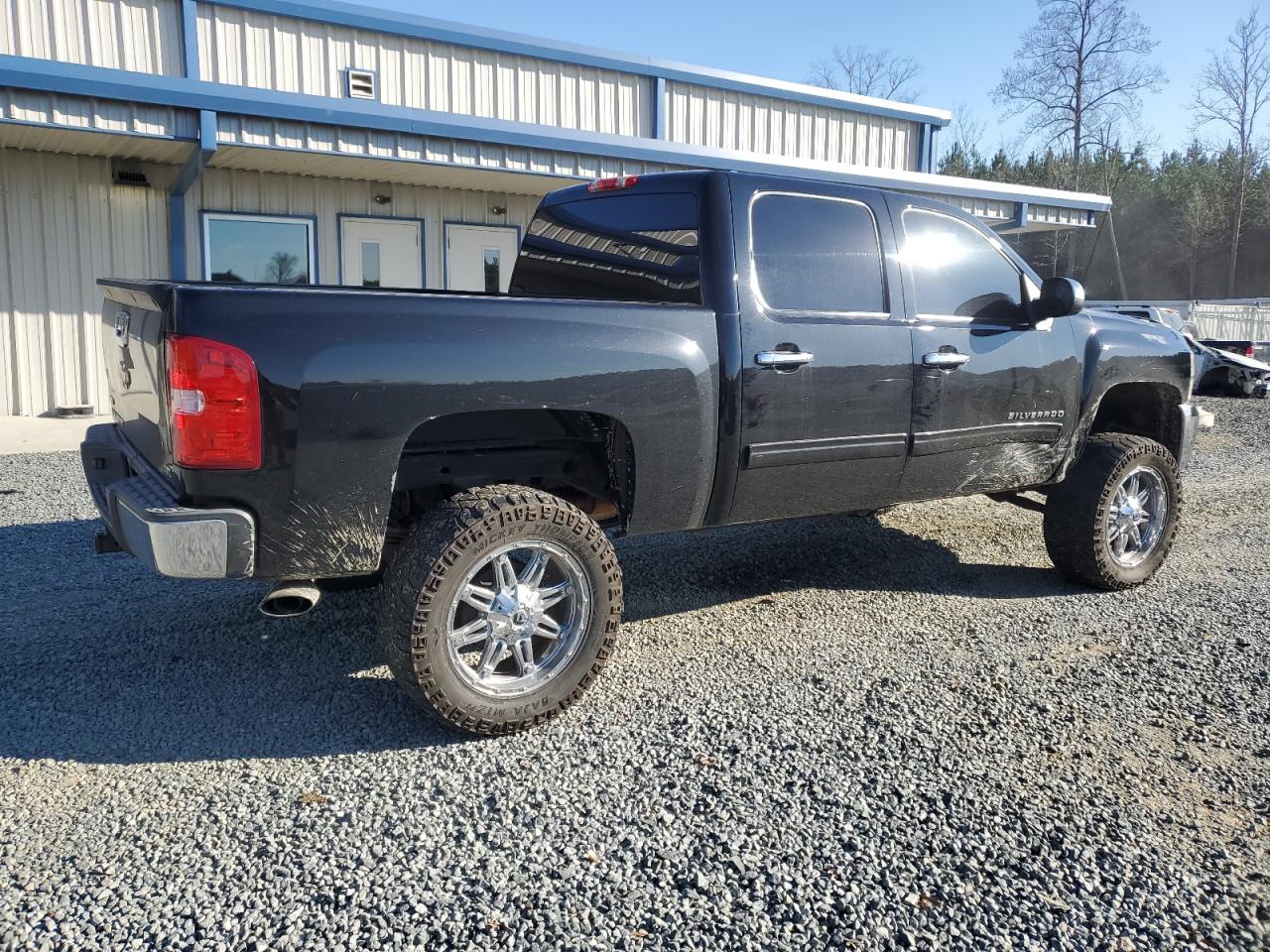 2011 Chevrolet Silverado - Image 3