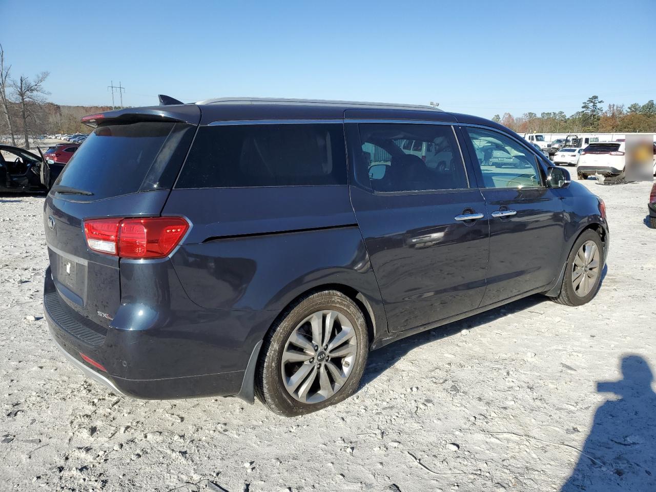 2015 Kia Sedona - Image 3