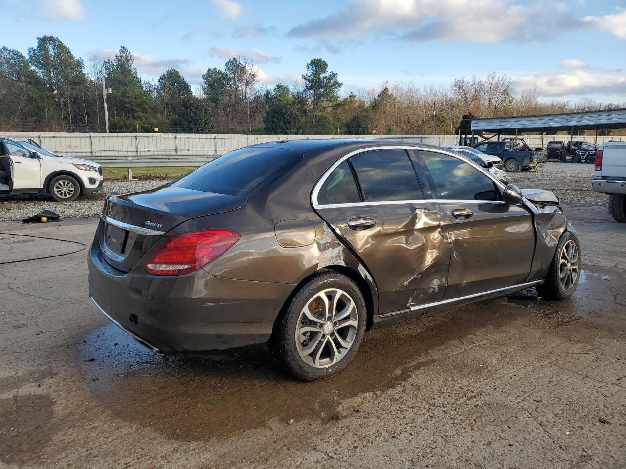 VIN 55SWF4KB7FU021385 2015 MERCEDES-BENZ C-CLASS no.3