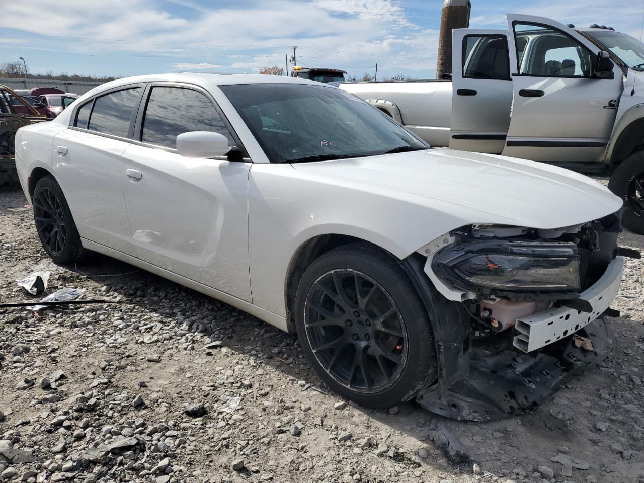 VIN 2C3CDXBGXKH657461 2019 DODGE CHARGER no.4