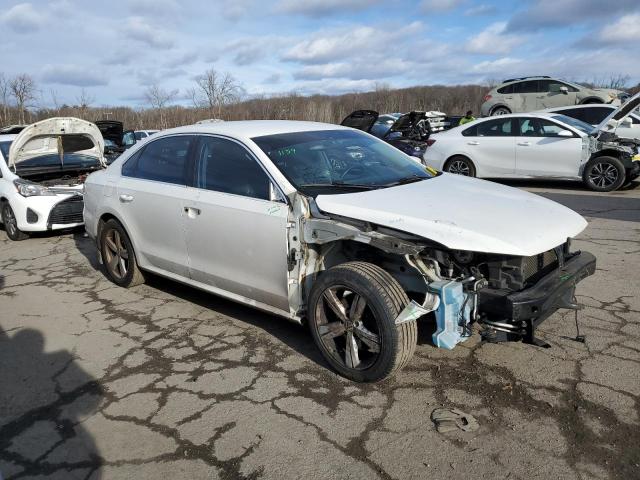  VOLKSWAGEN PASSAT 2013 White