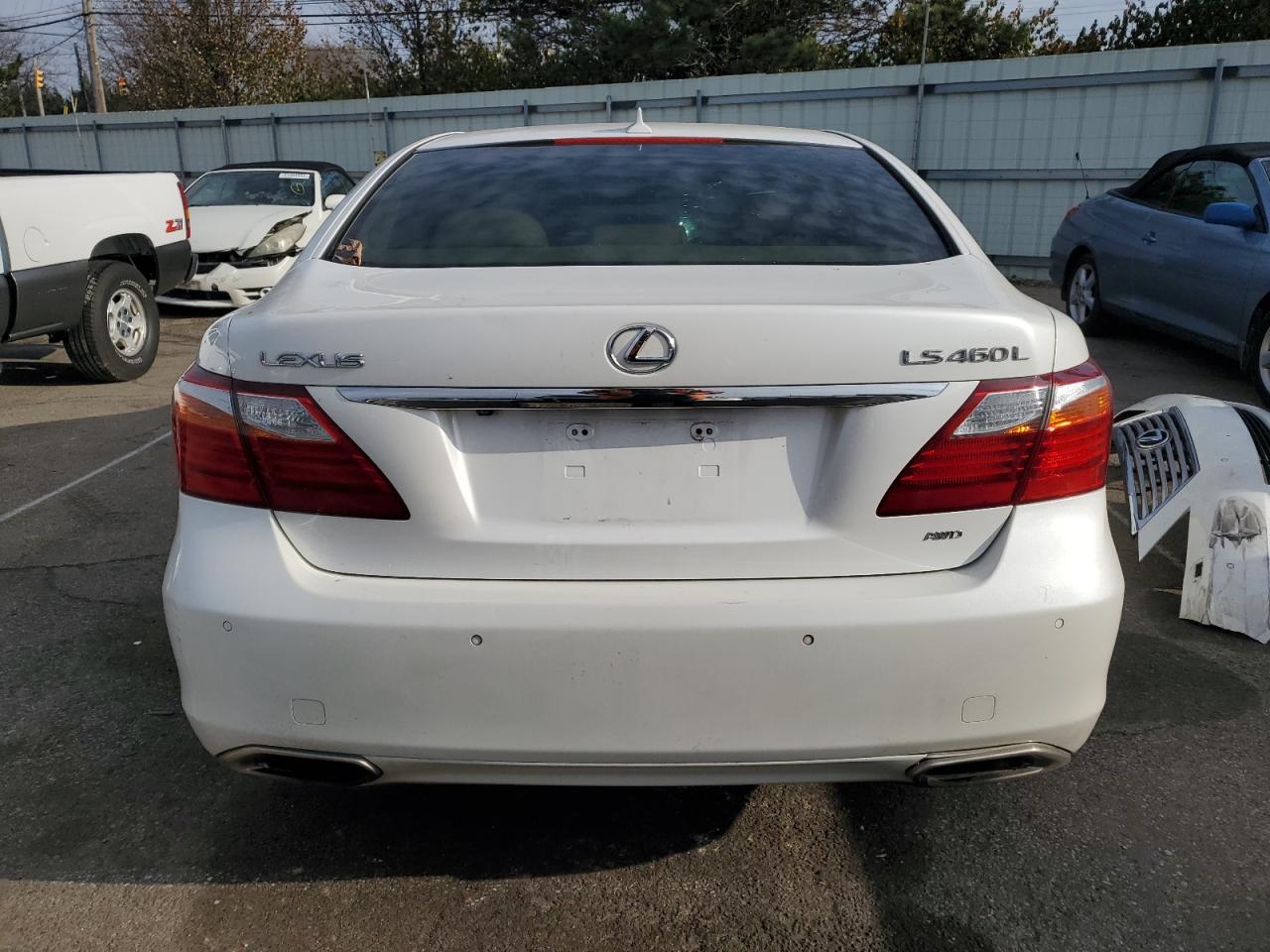 2010 Lexus LS - Image 6