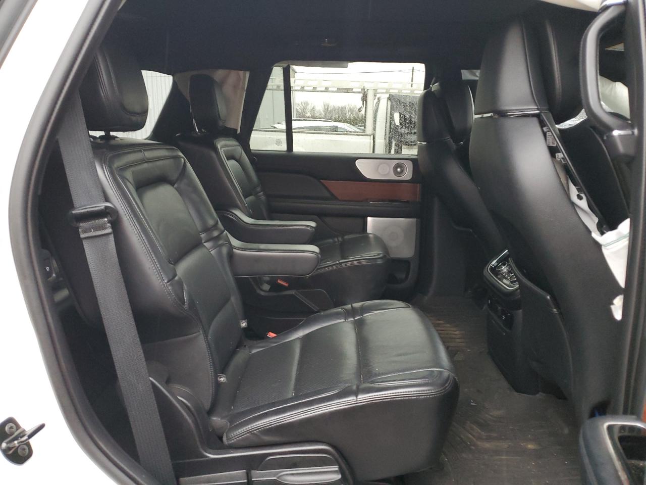 2020 Lincoln Navigator - Image 11