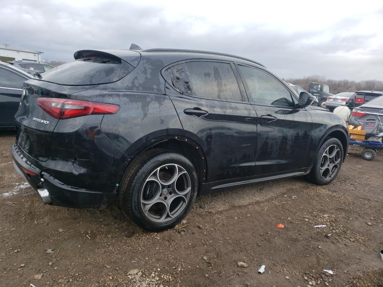 2018 Alfa Romeo Stelvio - Image 3