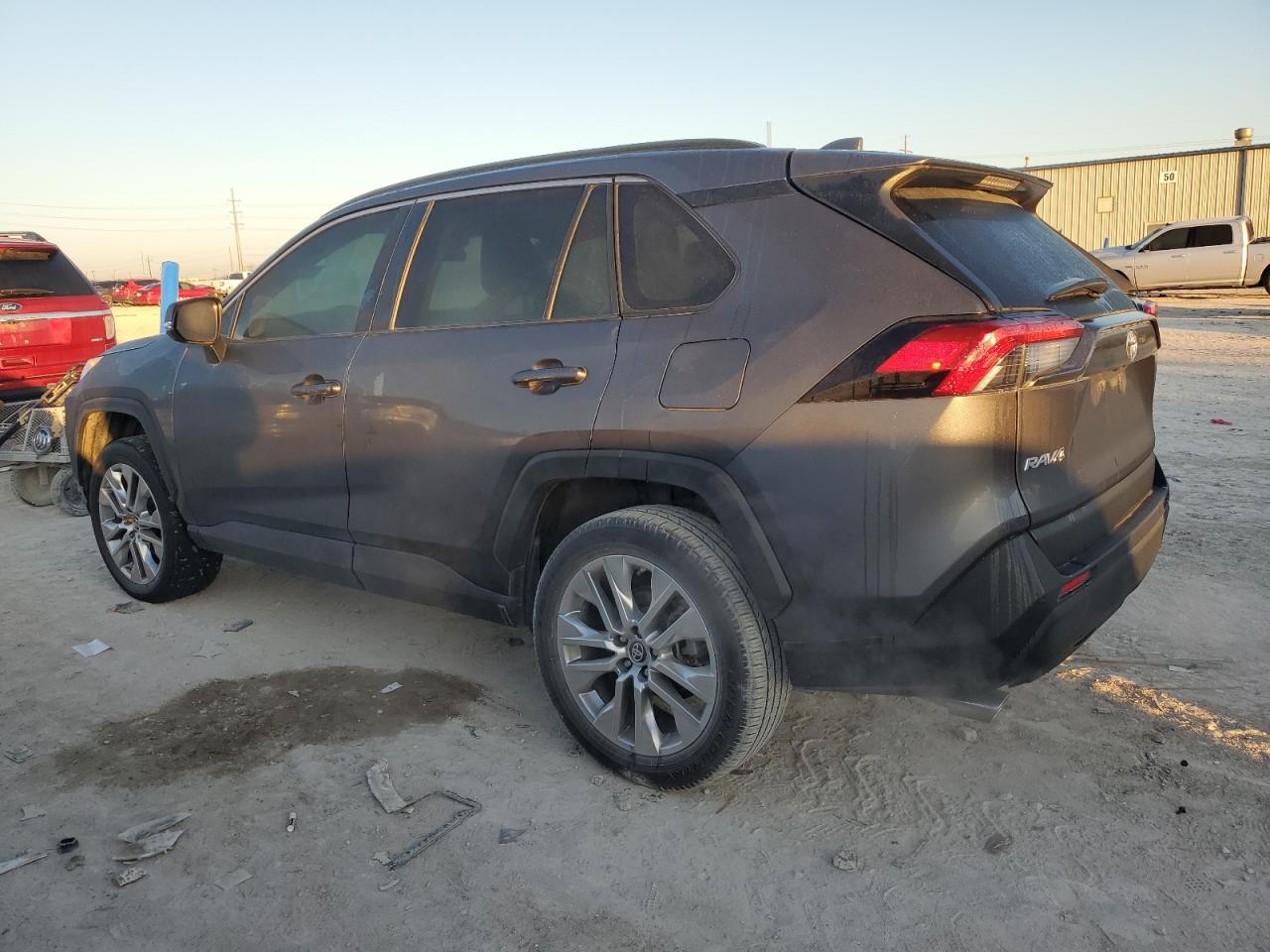 2T3C1RFV0KC003465 2019 TOYOTA RAV 4 - Image 2