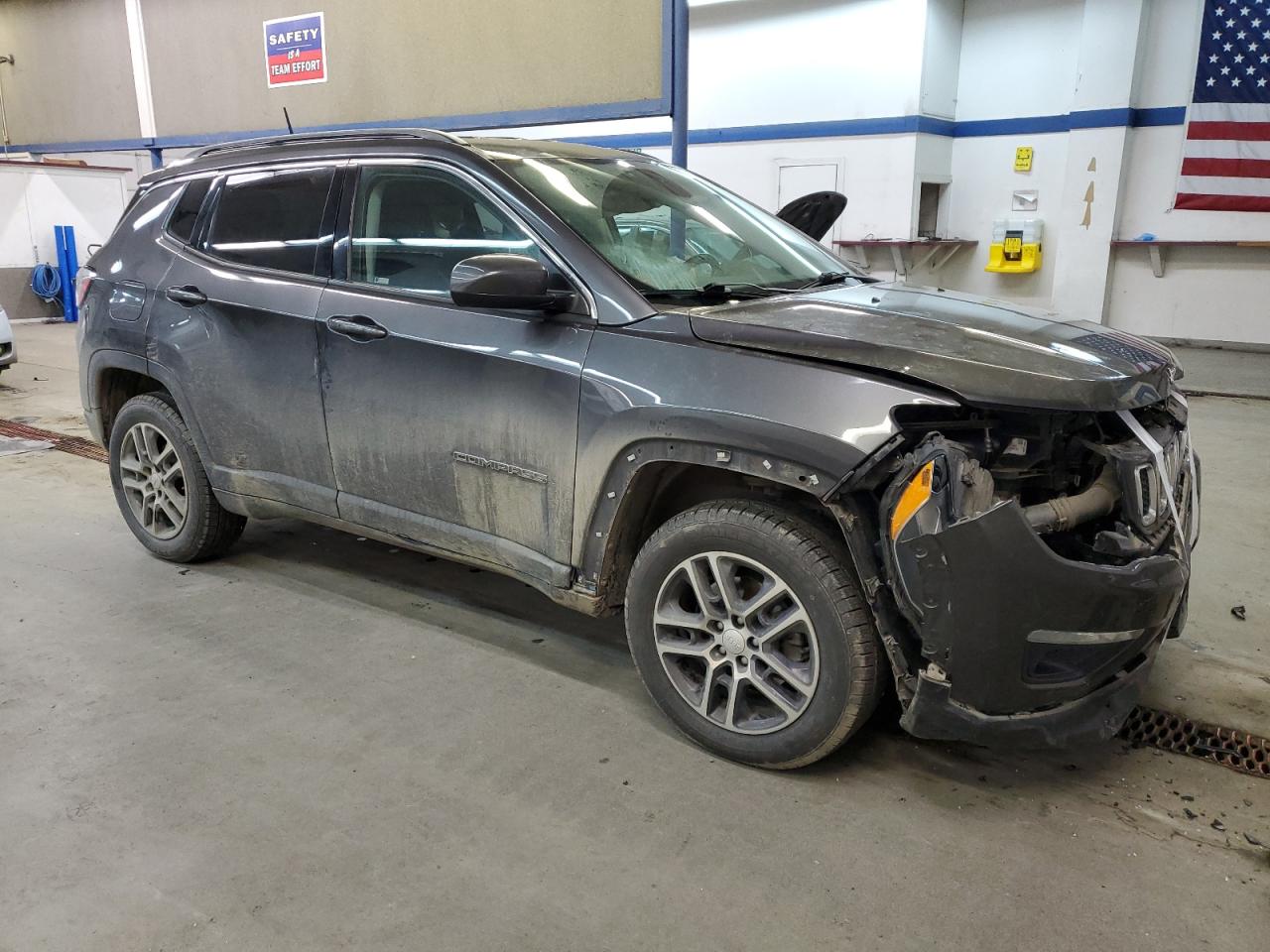 VIN 3C4NJDBB6HT664746 2017 JEEP COMPASS no.4