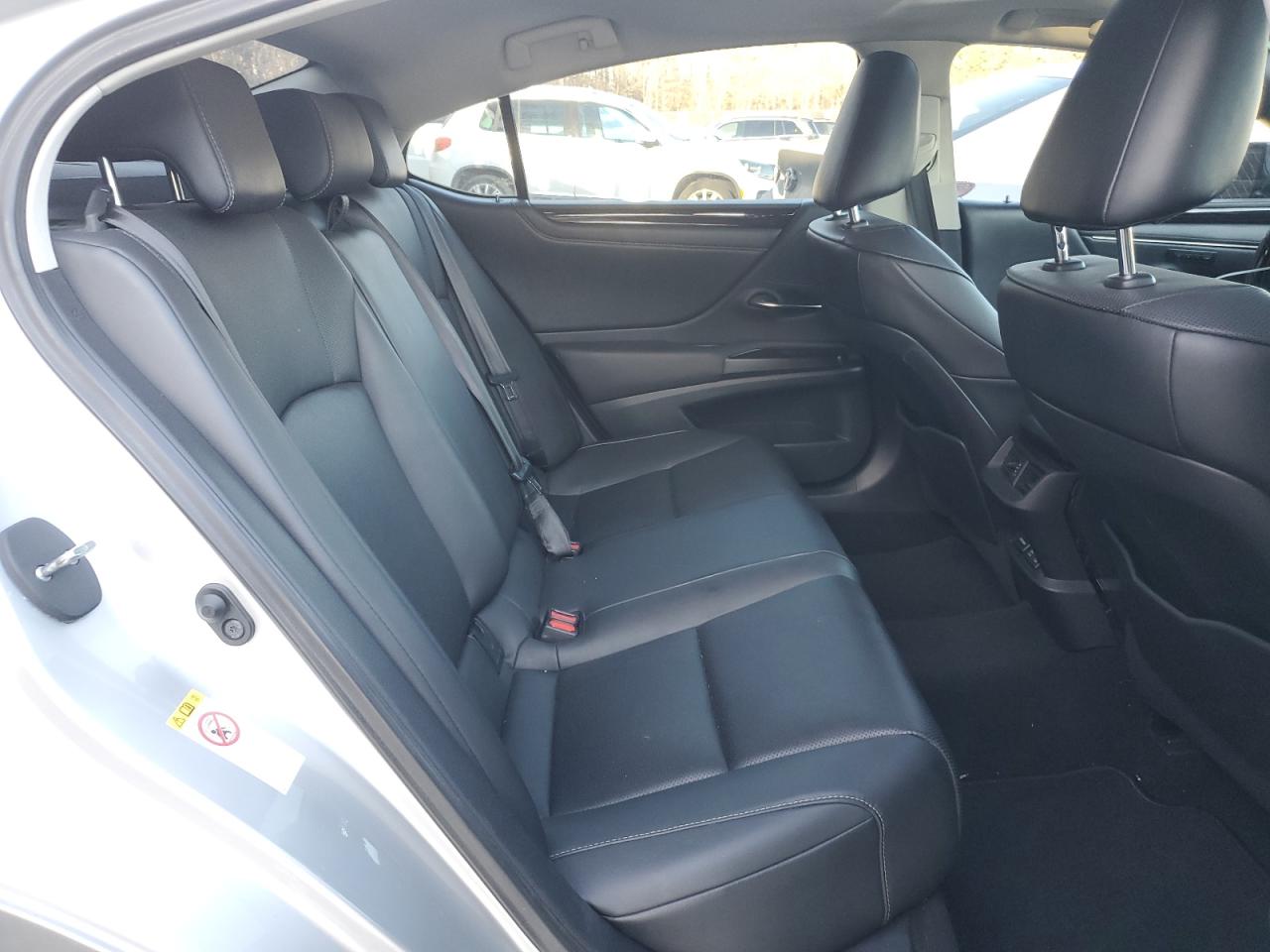 2019 Lexus ES - Image 10