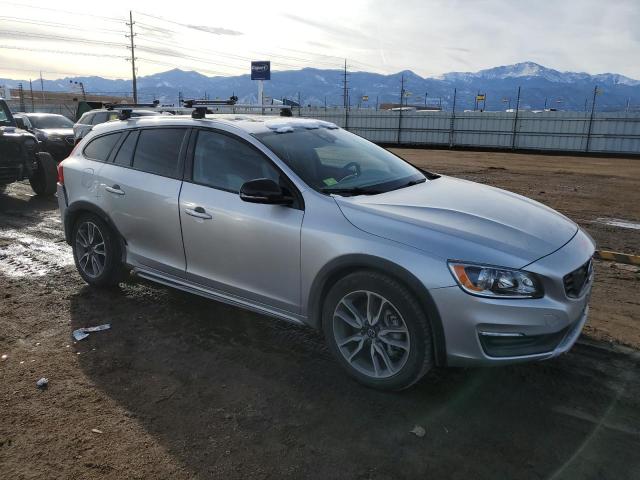  VOLVO V60 2017 Srebrny