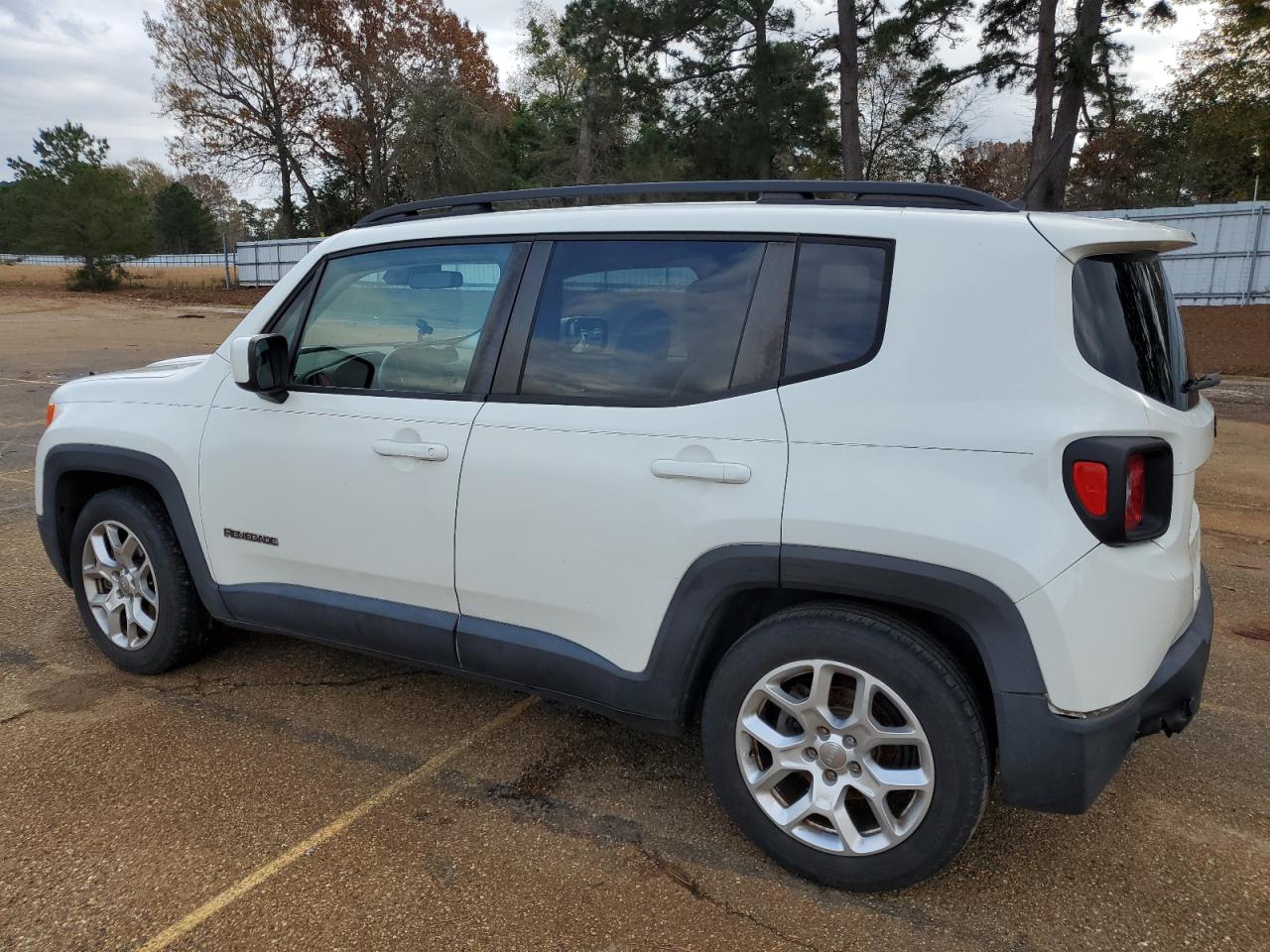 VIN ZACCJABT8FPB92665 2015 JEEP RENEGADE no.2