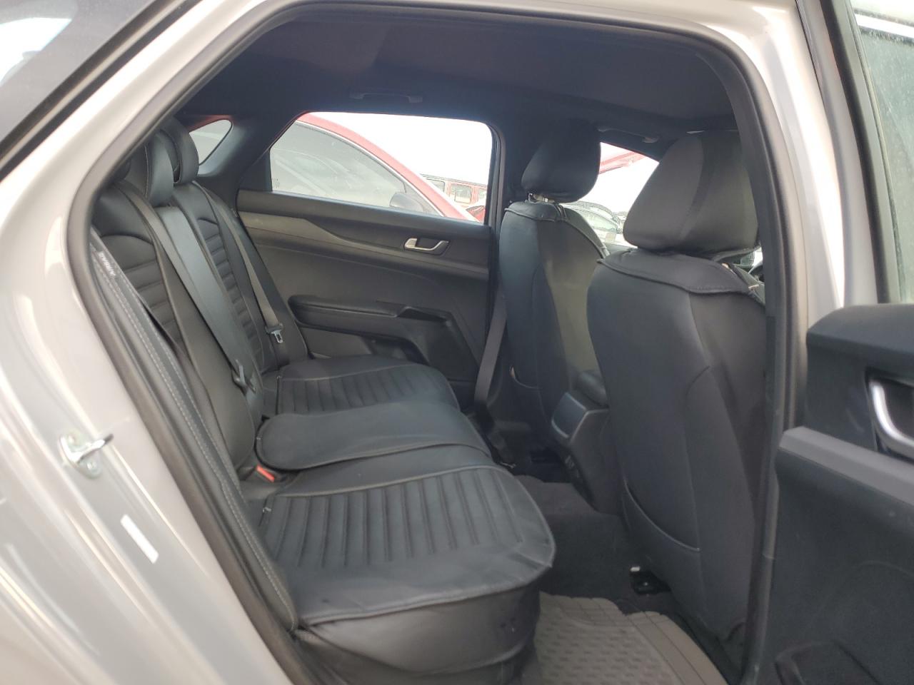 2024 Kia K5 - Image 10