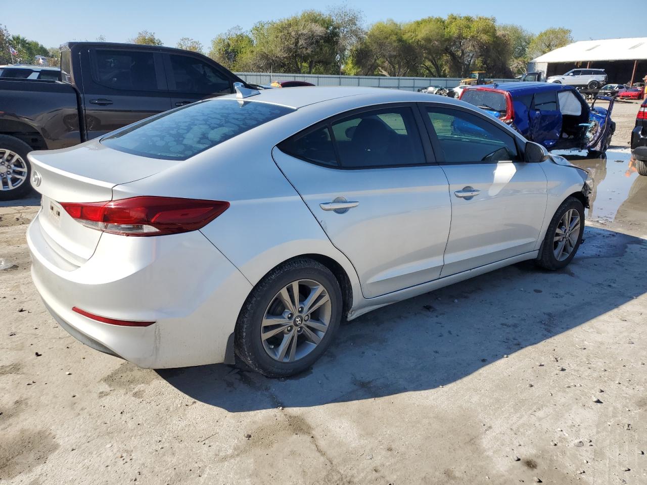 2017 Hyundai Elantra - Image 3
