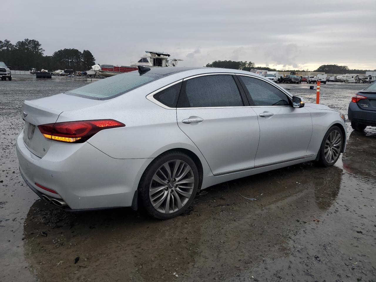 2015 Hyundai Genesis - Image 3