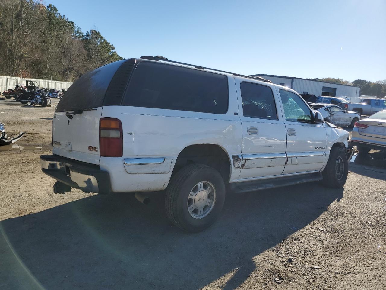 2002 GMC Yukon - Image 3