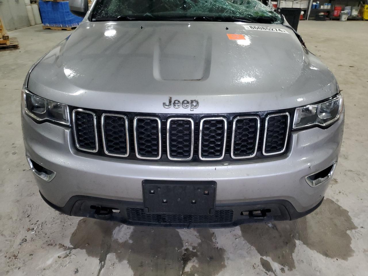 2018 Jeep Grand Cherokee - Image 12