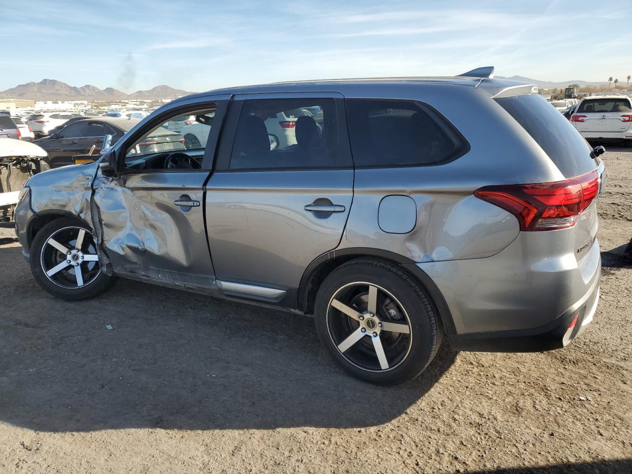 2017 Mitsubishi Outlander - Image 2