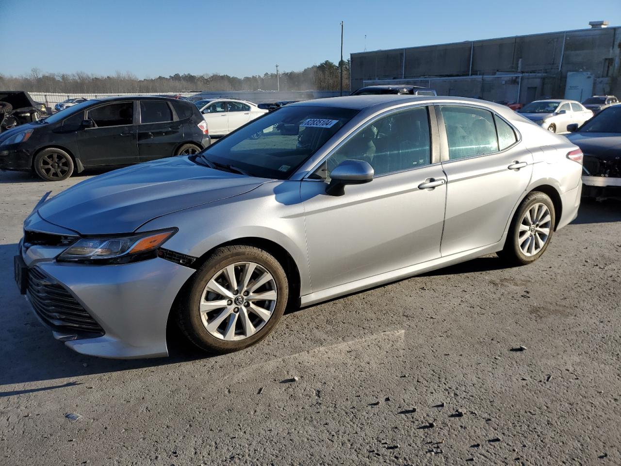 VIN 4T1B11HK1JU675914 2018 TOYOTA CAMRY no.1