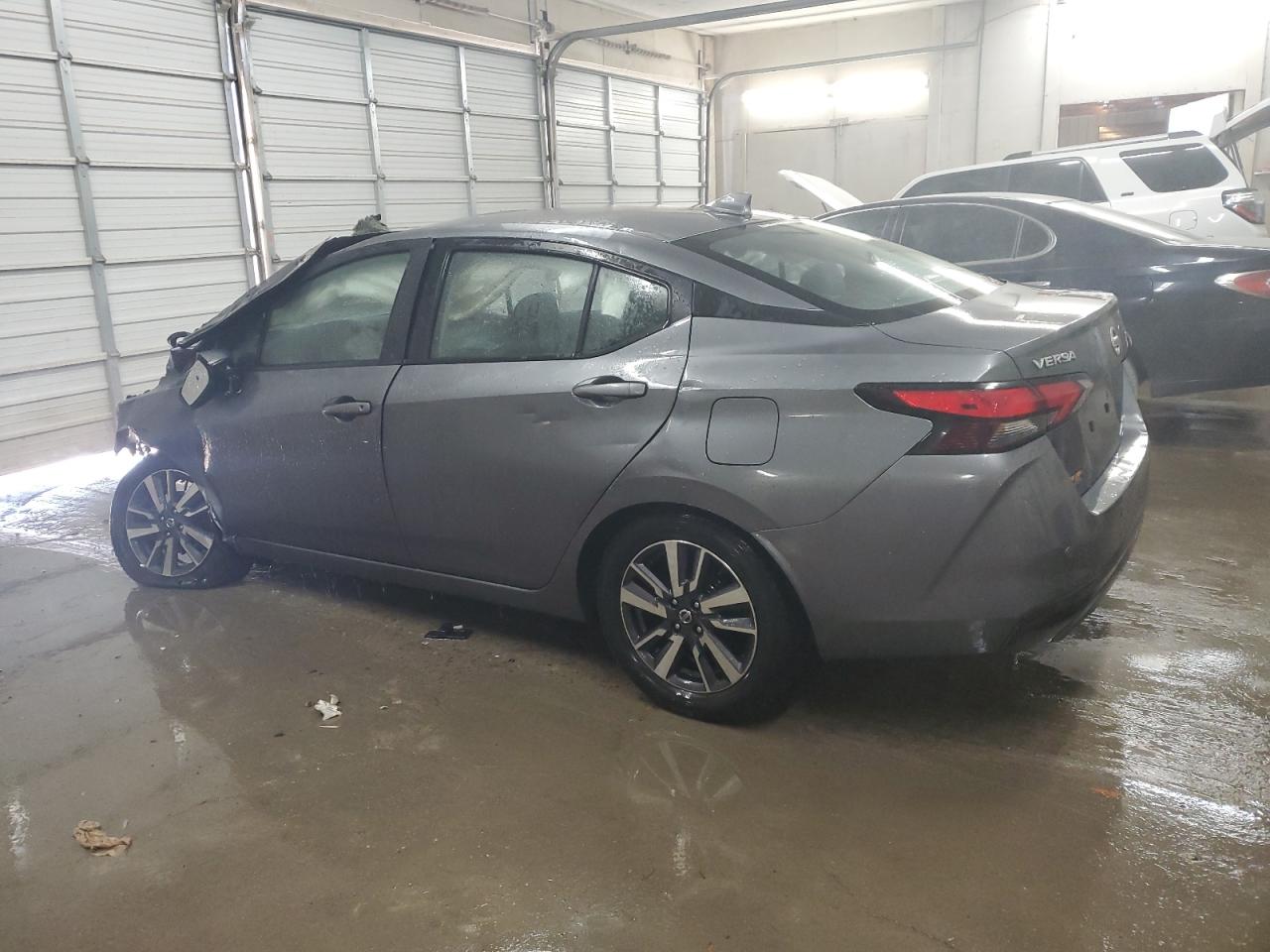 2021 Nissan Versa - Image 2