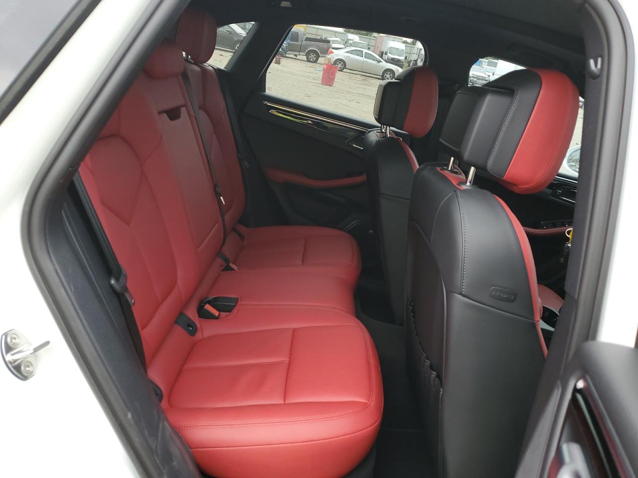 2021 Porsche Macan - Image 11