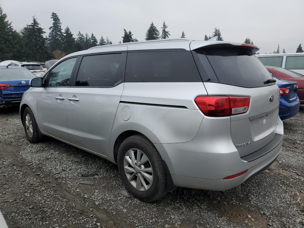 2016 Kia Sedona - Image 2