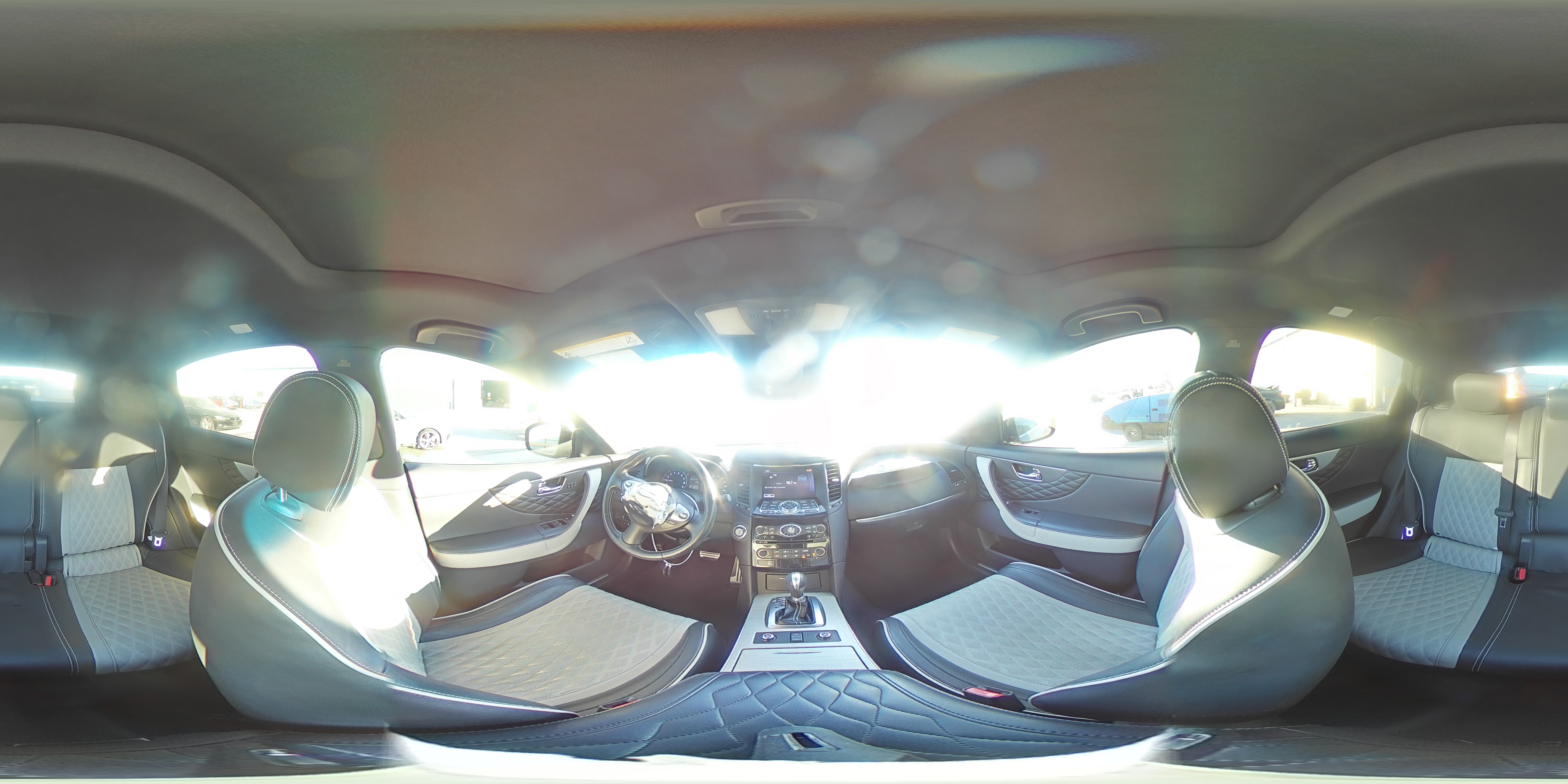 2017 Infiniti QX70 - Image 15