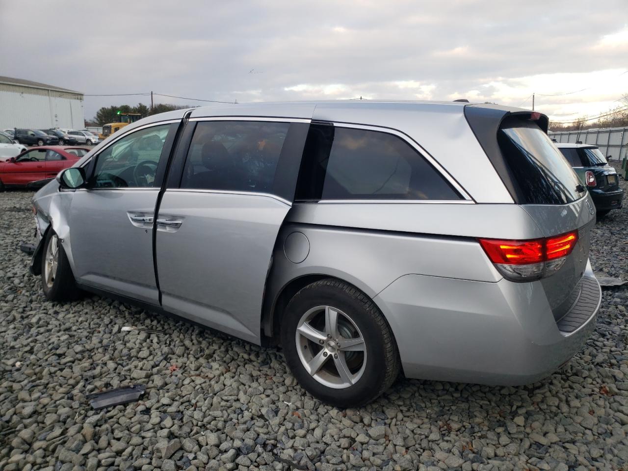 2014 Honda Odyssey - Image 2