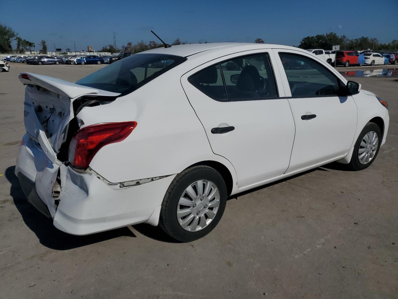 VIN 3N1CN7AP4JL886074 2018 NISSAN VERSA no.3