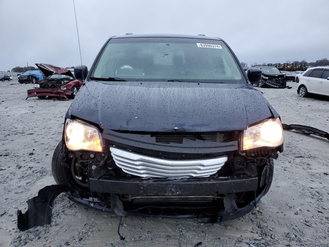 2016 Chrysler Town & Country - Image 5