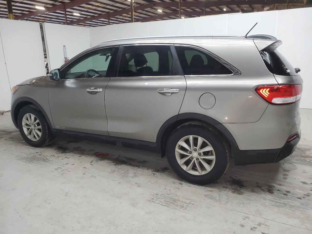 VIN 5XYPGDA53HG329342 2017 KIA SORENTO no.2