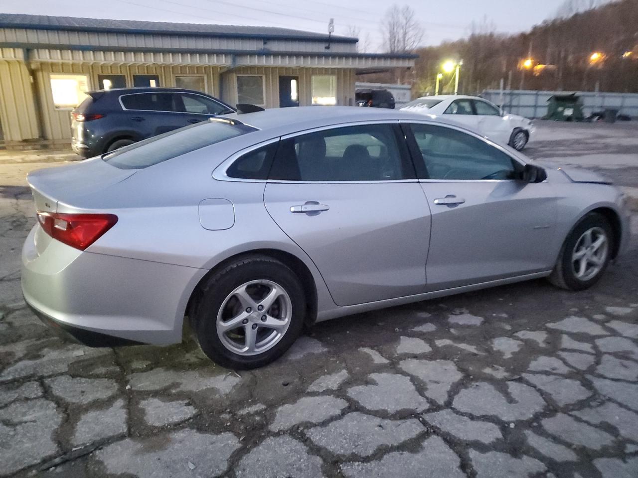 VIN 1G1ZB5ST6GF285664 2016 CHEVROLET MALIBU no.3