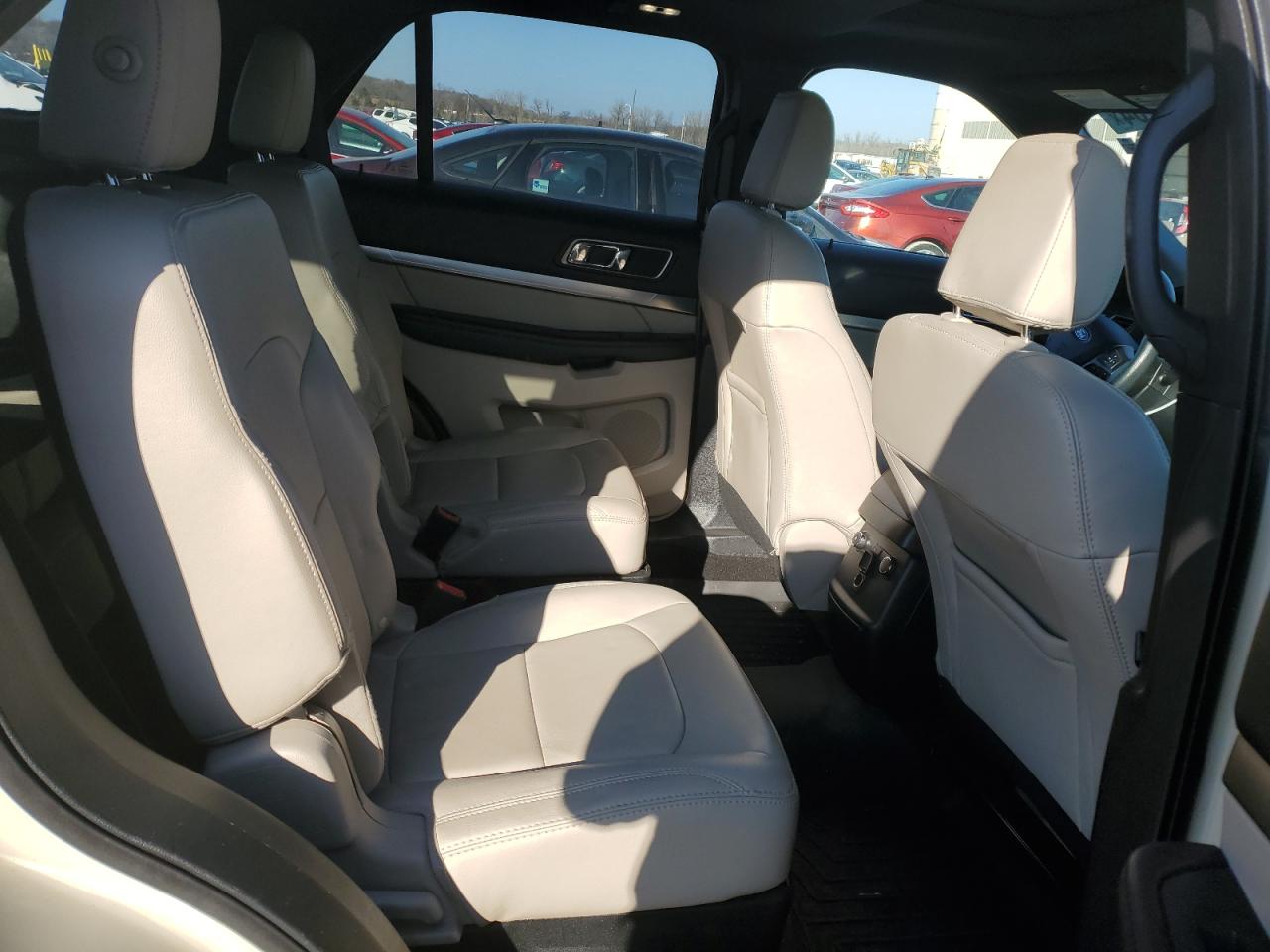 2018 Ford Explorer - Image 11