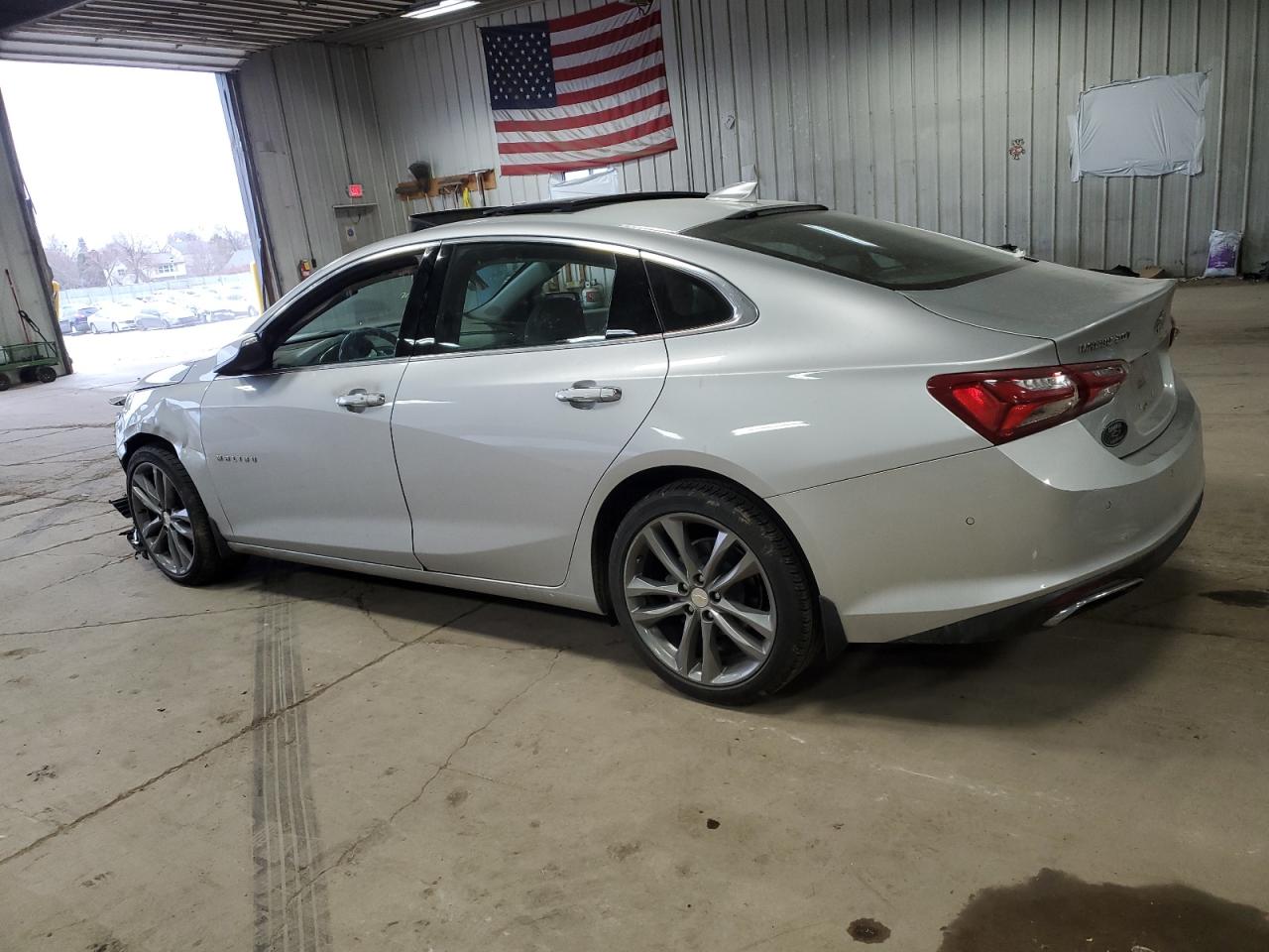 2019 Chevrolet Malibu - Image 2