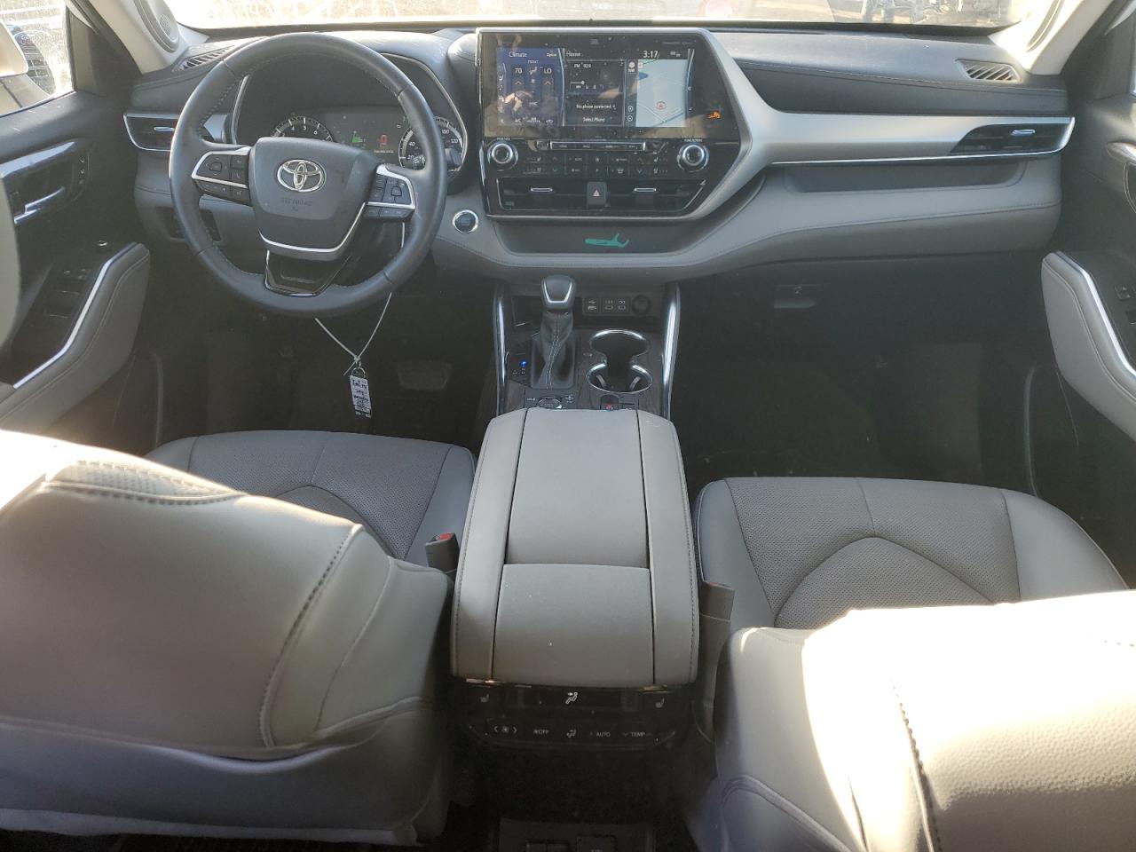 2022 Toyota Highlander - Image 8